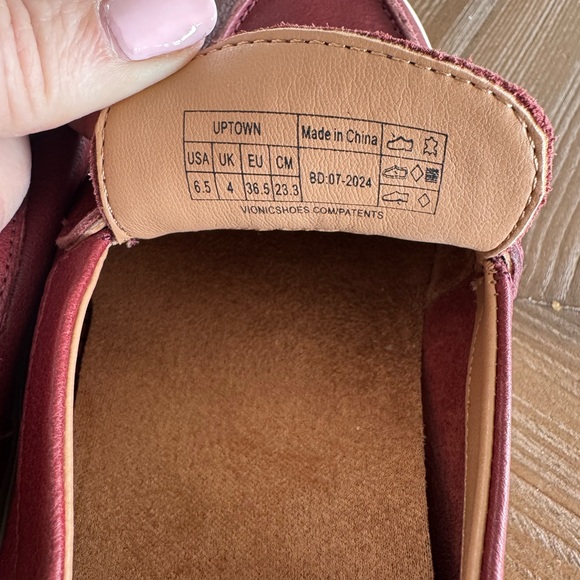 Vionic Women’s Red Uptown Leather Loafers sz 6.5 NWT - Picture 8 of 8